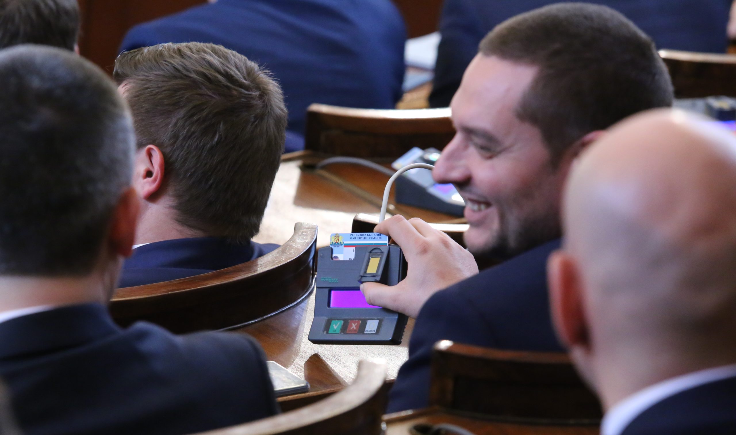 Парламент гласуване