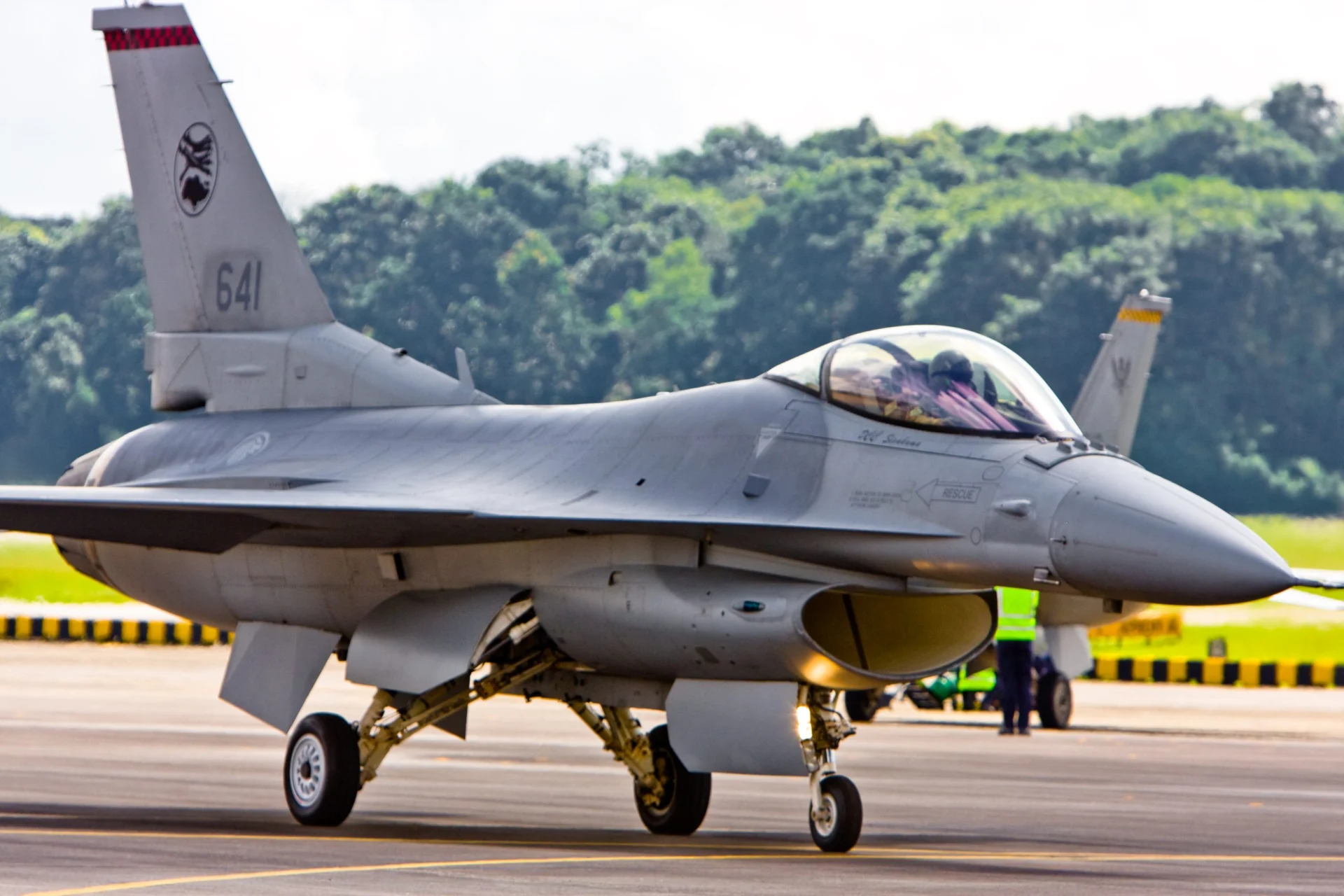 f-16, Румъния вдигна два F-16 заради засечен дрон край границата с Молдова