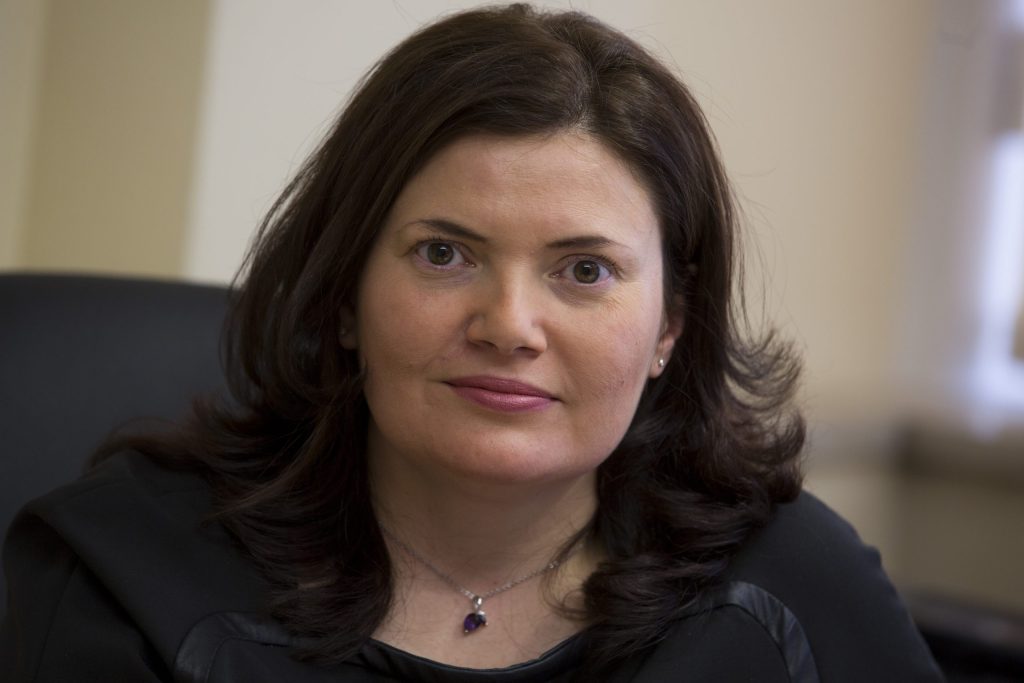 заместник-министърът на регионалното развитие и благоустройството Малина Крумова.