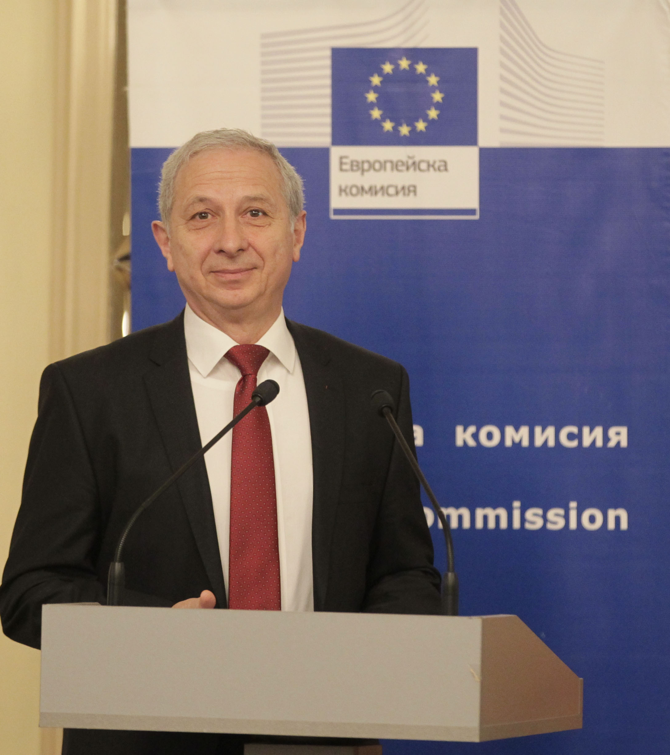 х-л Балкан Представителството на Европейската комисия в България и Дипломатическият институт към МВнР организират публична дискусия на тема: „Бъдещето на Европа и българското председателство на ЕС“  Огнян Герджиков Илия Лингорски