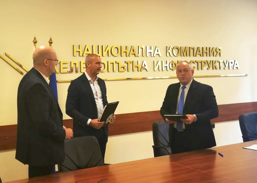 Подписаха договорите за строителство на два участъка от модернизацията на жп участък Елин Пелин-Костенец