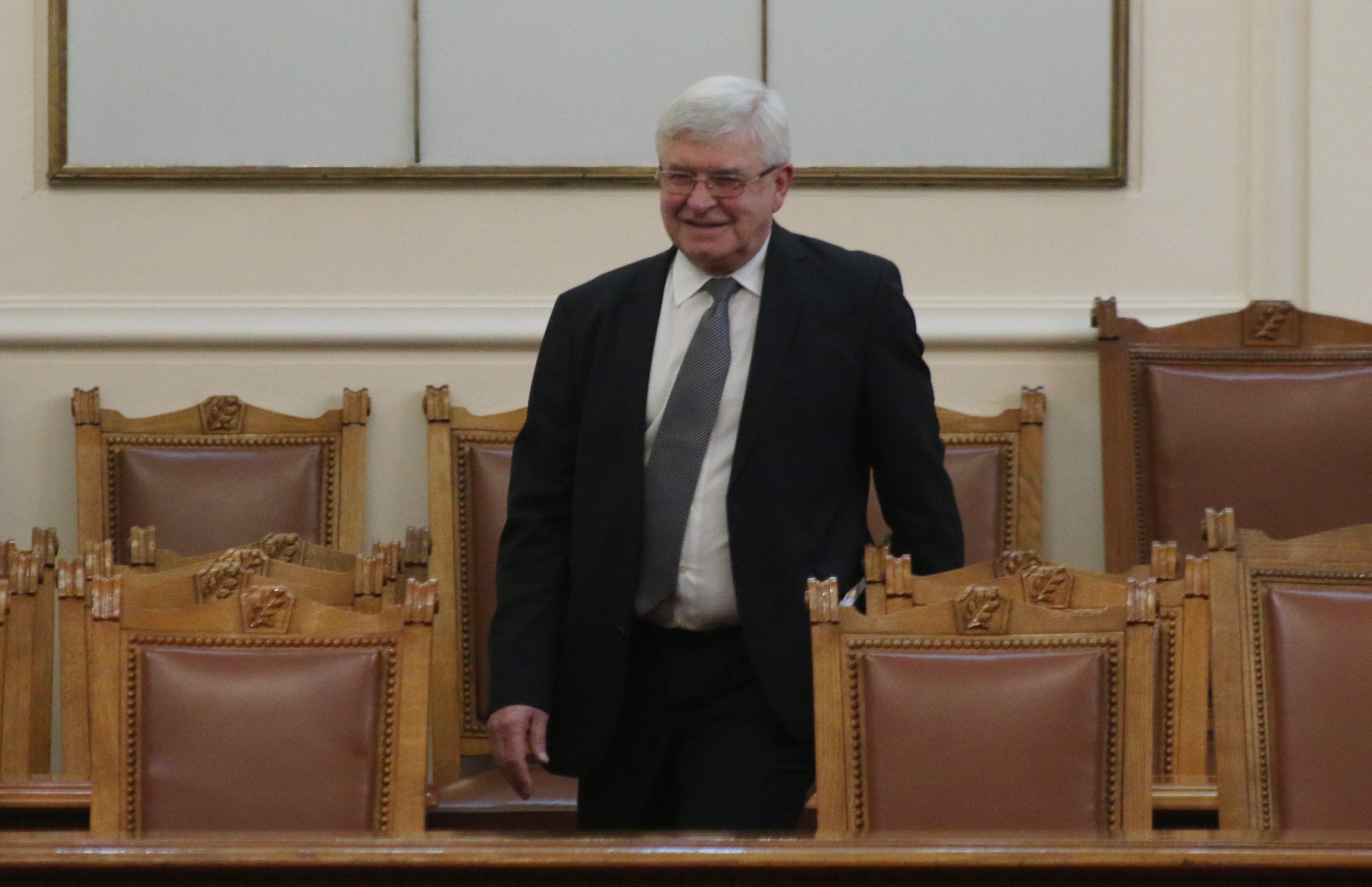 Парламент Кирил Ананиев