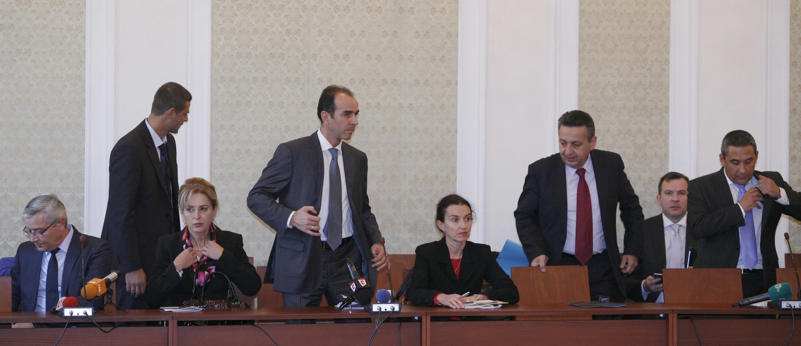 Парламент Първо заседание на временната комисия по бюджет и финанси. Бяха разгледани докладът на БНБ за КТБ
