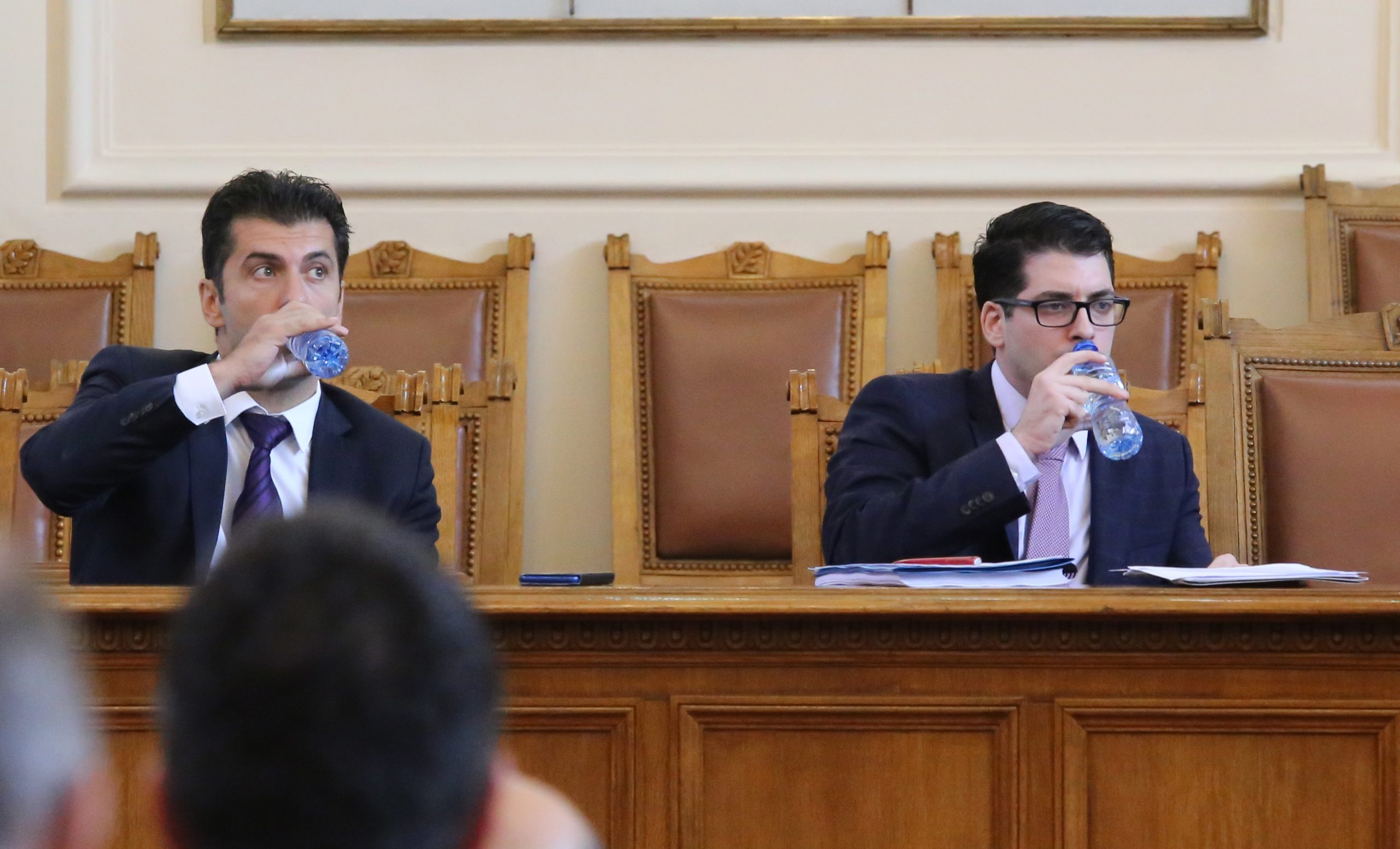 Парламент Кирил Петков