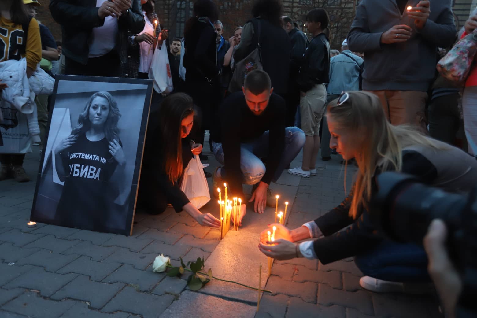 бдение в памет на журналистката Виктория Маринова...