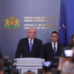 Министър-председателят Димитър Главчев (вторият отляво надясно) обяви, че няма актуални заплахи за България във връзка със ситуацията в Близкия изток