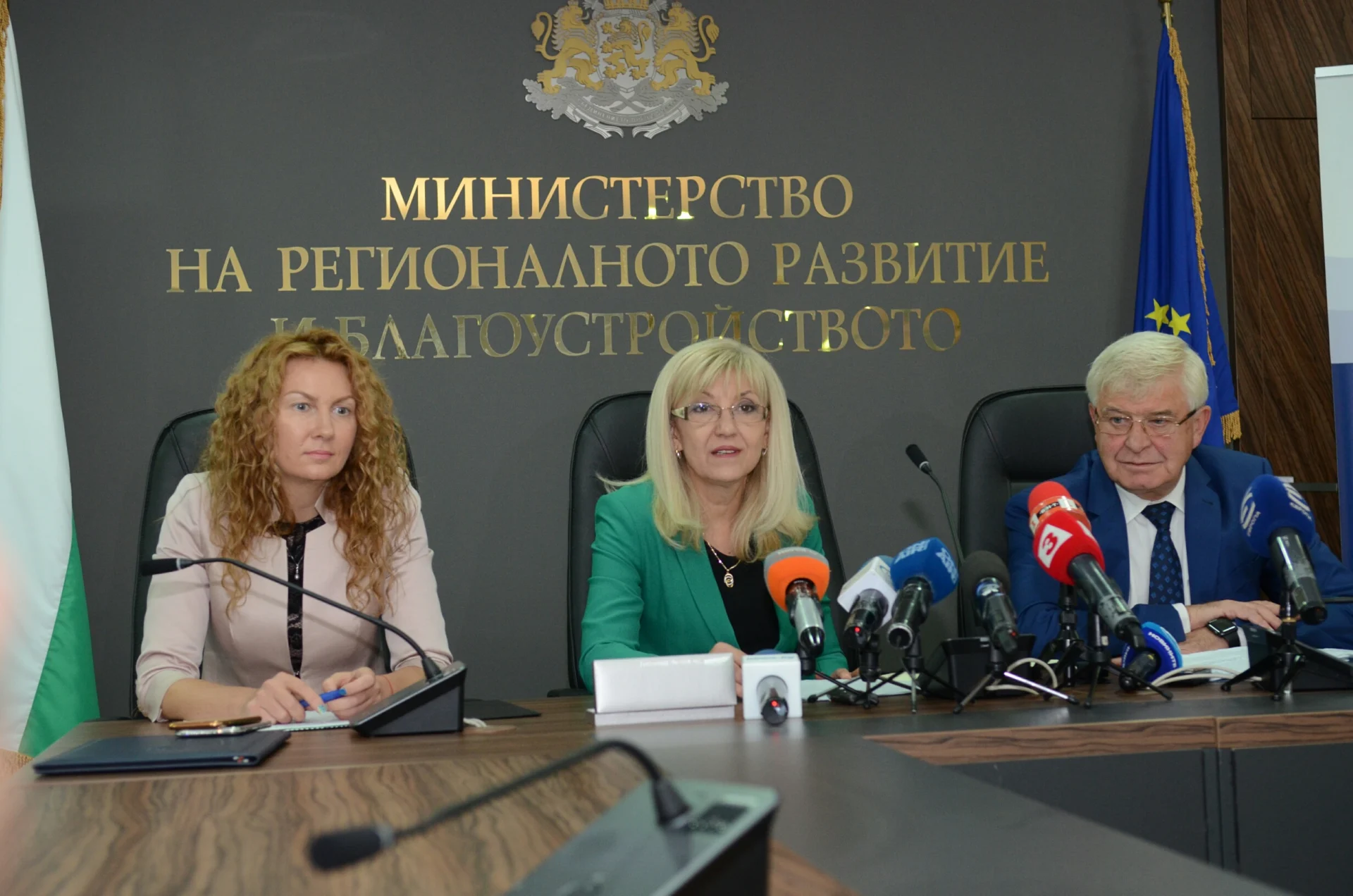 В присъствието на министъра на регионалното развитие Петя Аврамова
