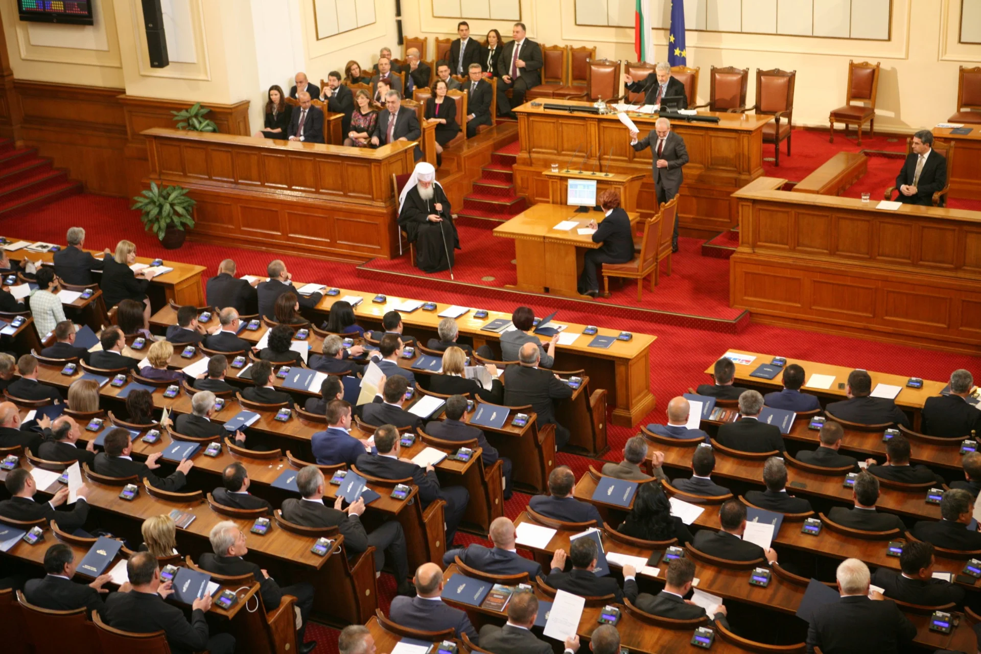 Парламнет Клетва на 43 - то Народно събрание Лютви Местан