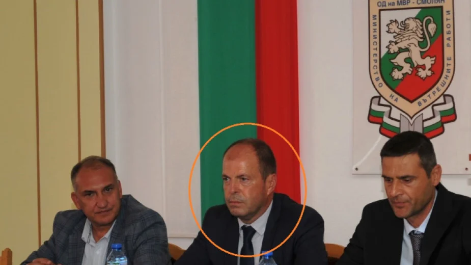 Старши комисар Цветан Цанков (в средата) е назначен за шеф на Областната дирекция на МВР в Смолян.