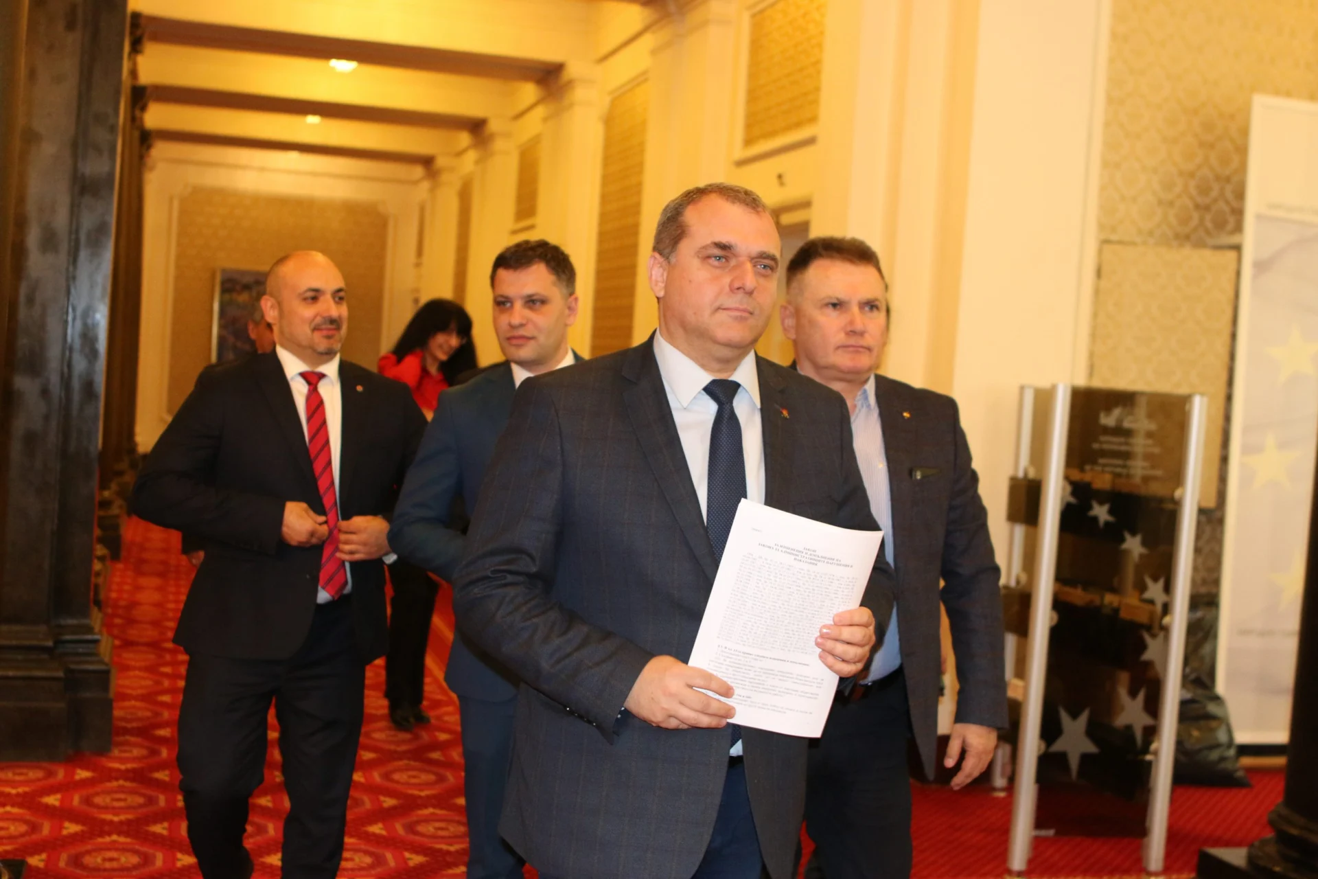 Парламент трибуна обединени патриоти ВМРО