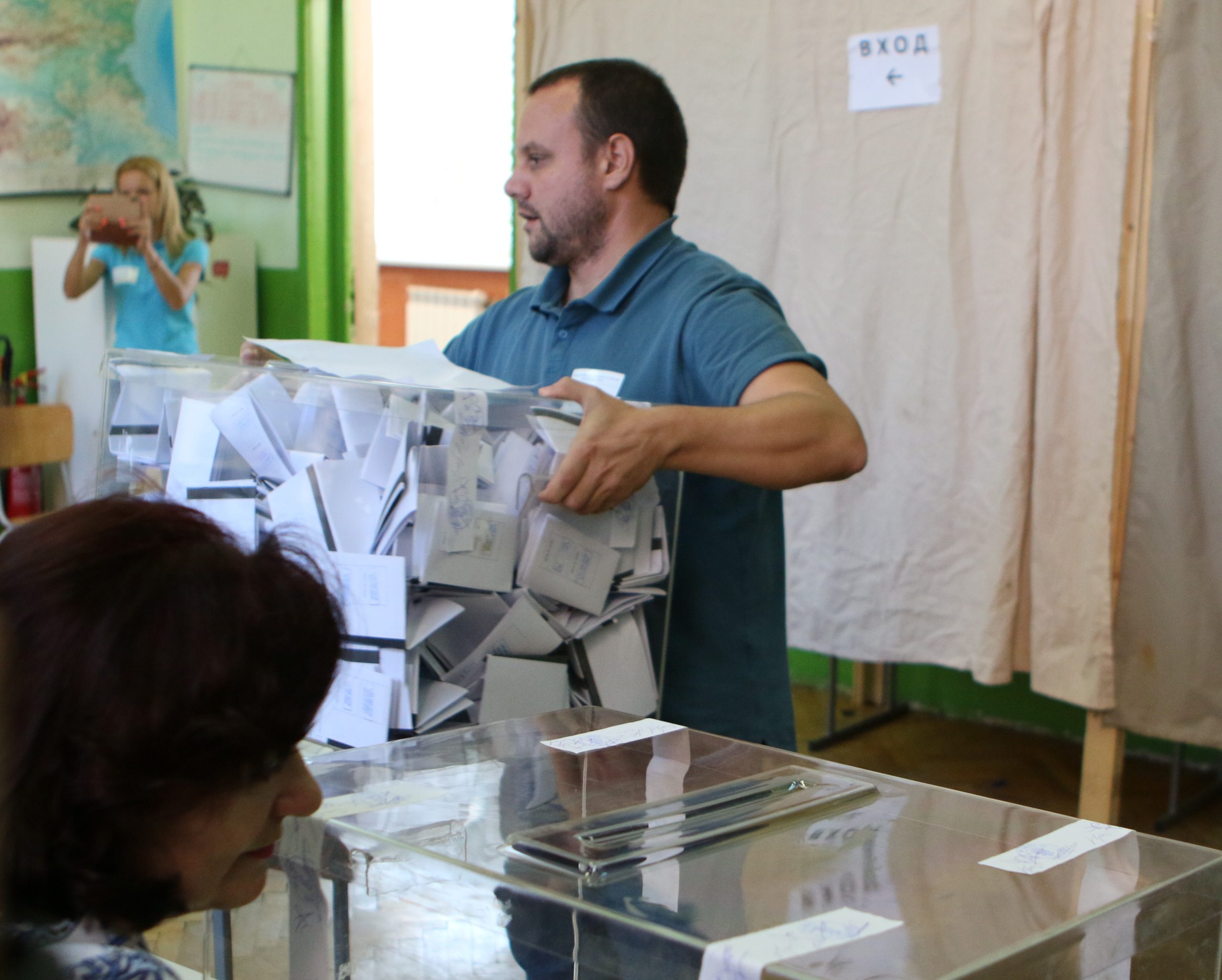Препълнени урни гласуване избори