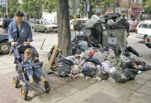 замърсителят плаща, Вече близо десет години столичната власт не може да реши кардинално проблема със събирането и обработването на боклука, такса смет, комисия