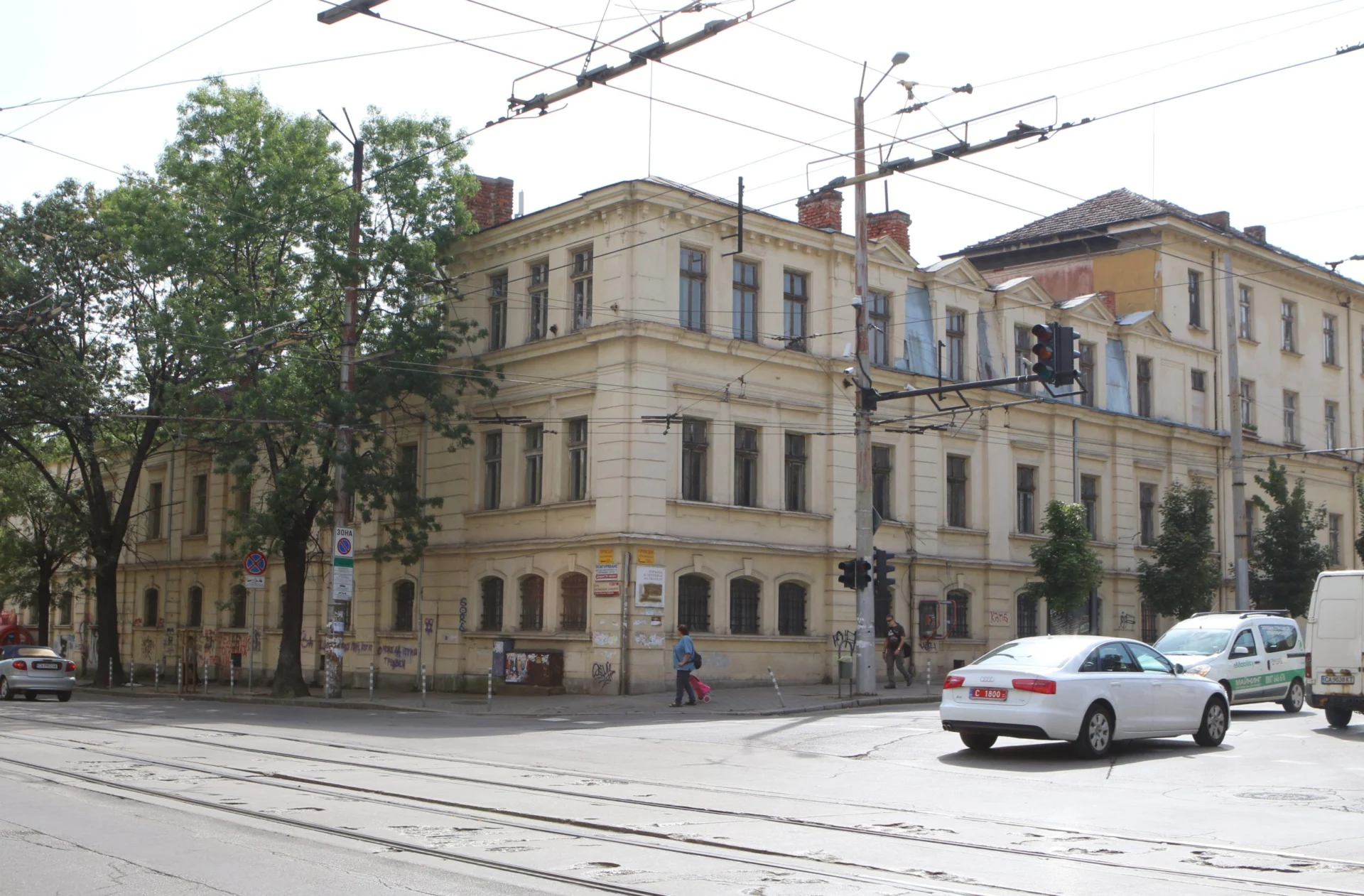 Бивши царски конюшни Дондуков