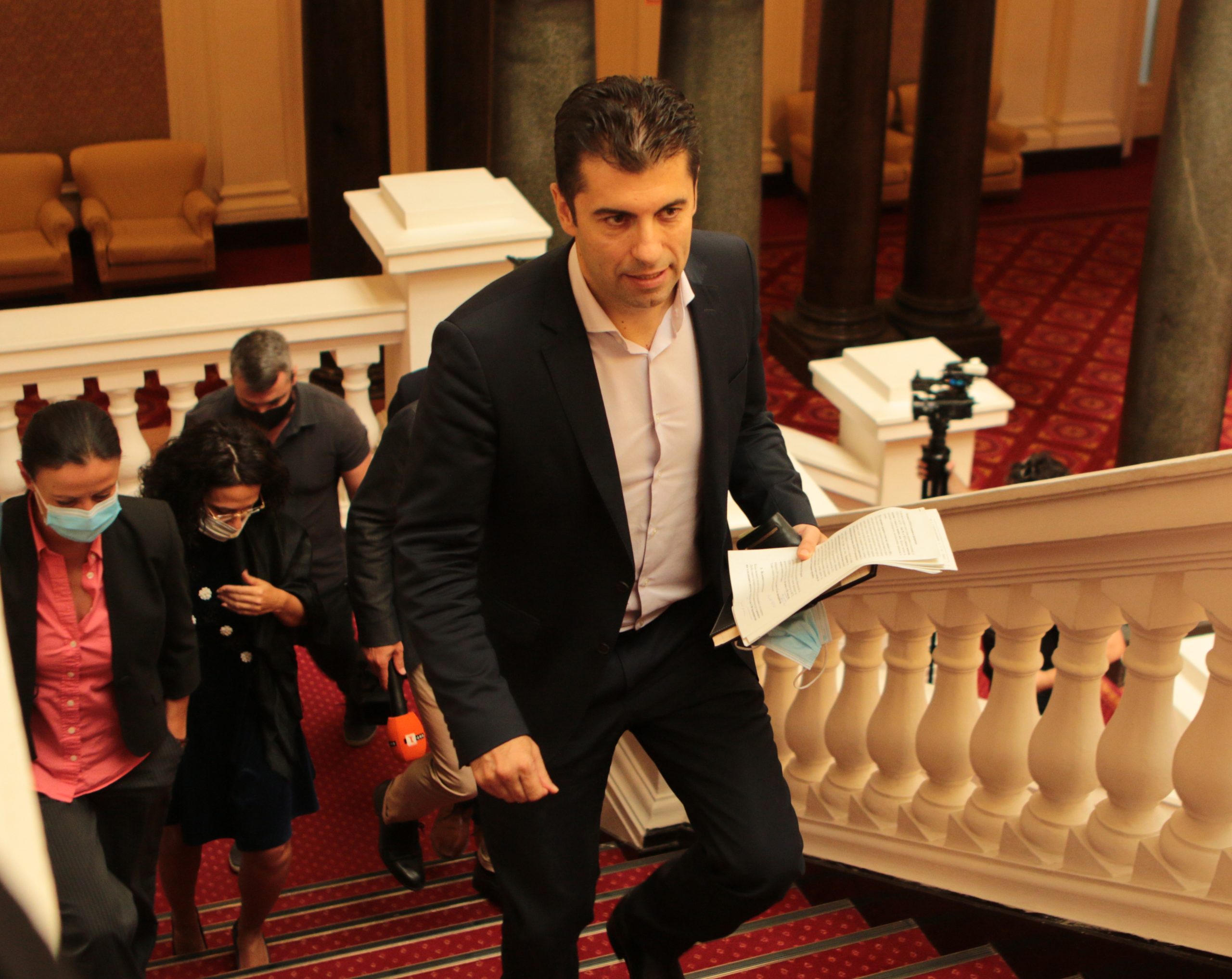 Парламент Кирил Петков