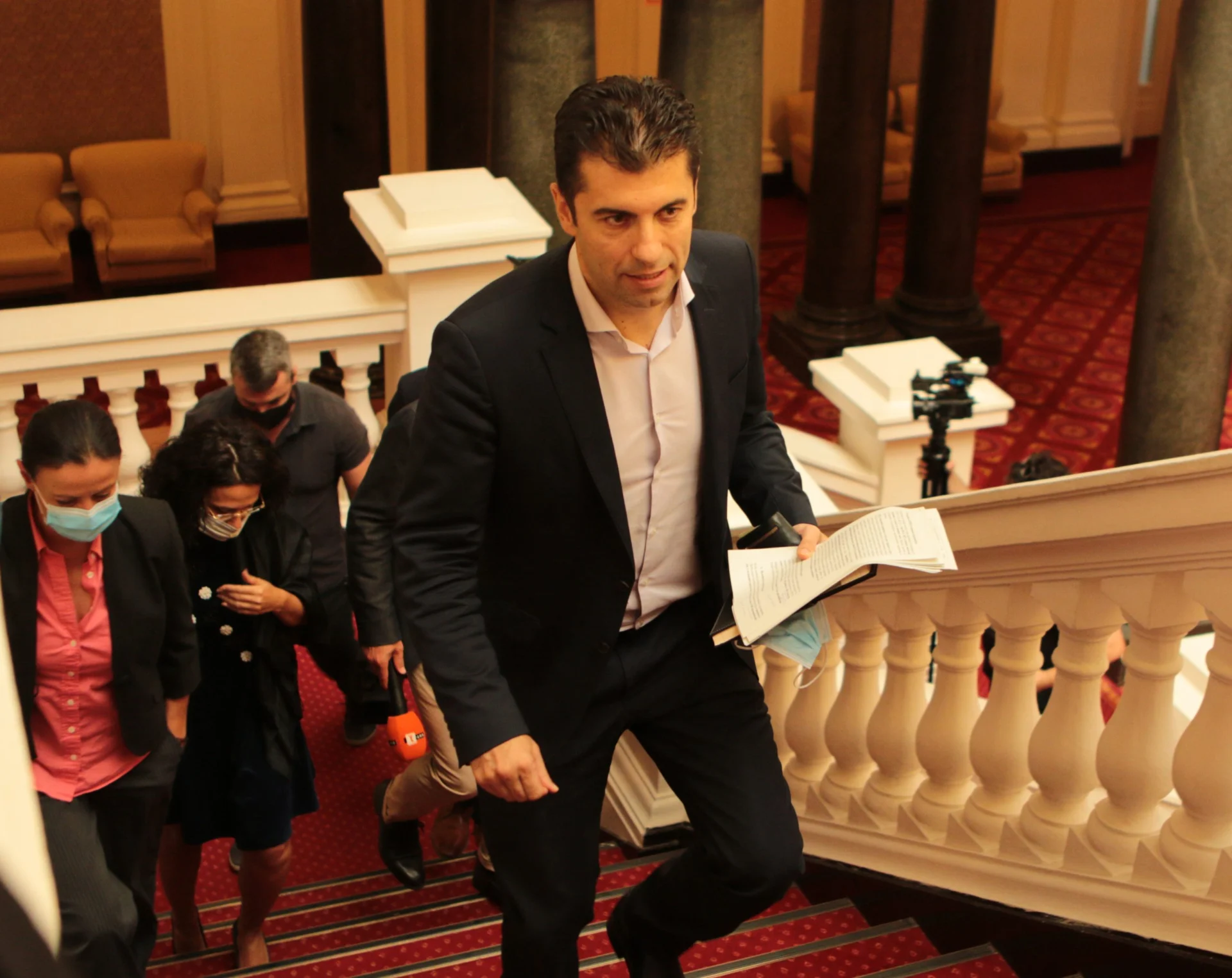Парламент Кирил Петков