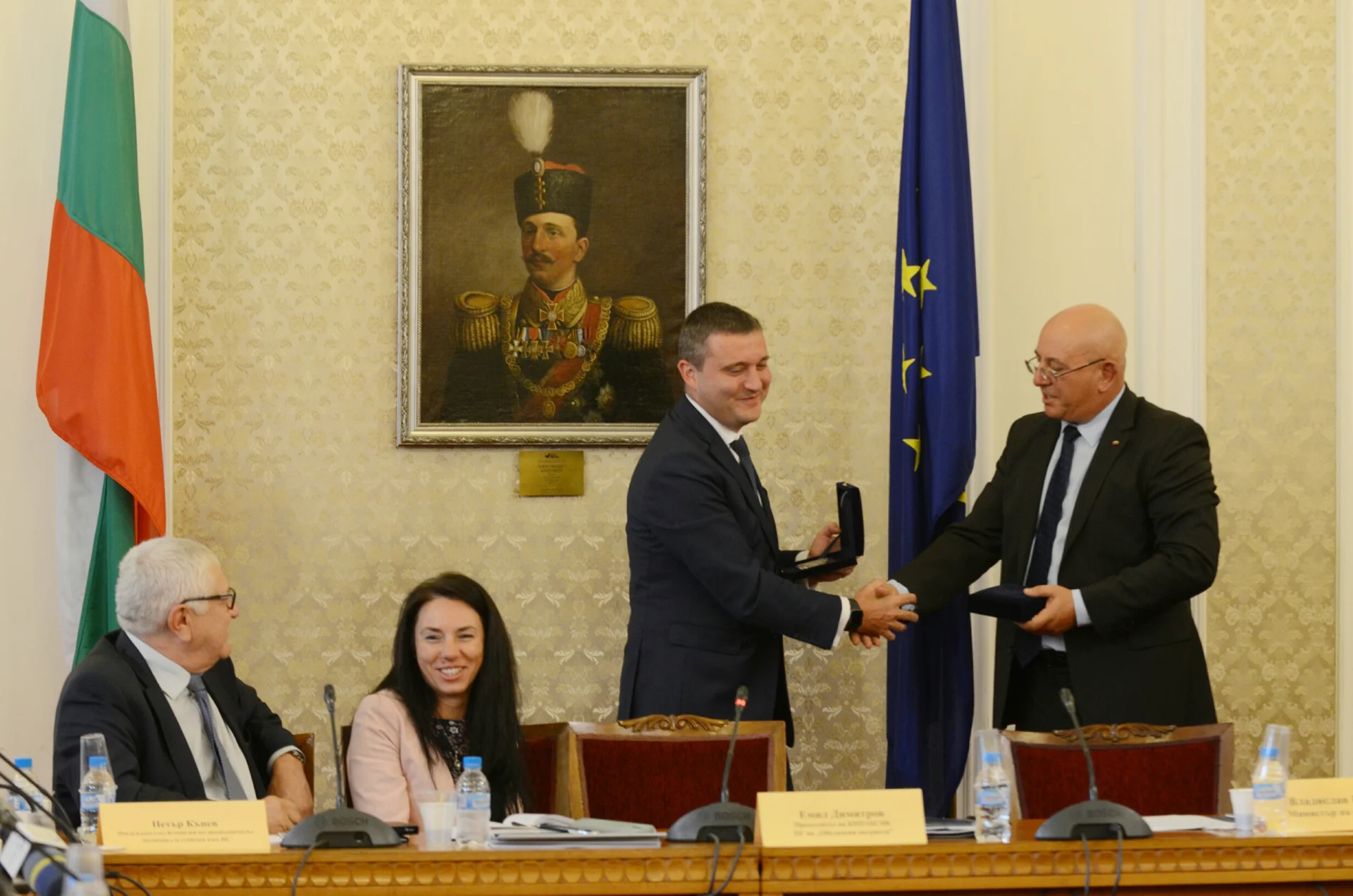 Парламент Комисия за наблюдение на приходните агенции и борба със сивата икономика и контрабандата
