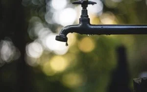 вода
