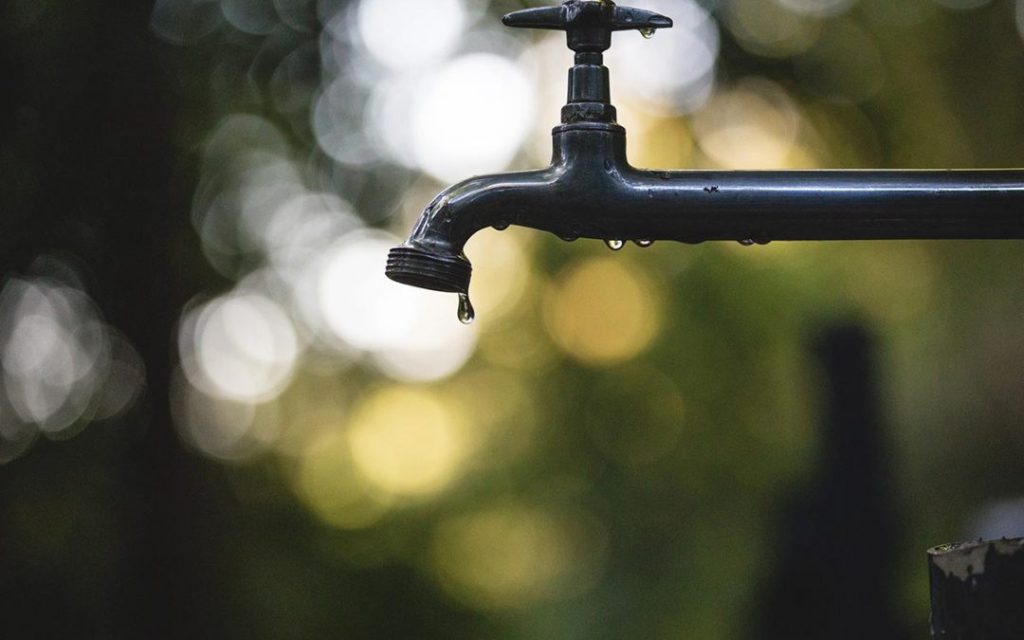 вода