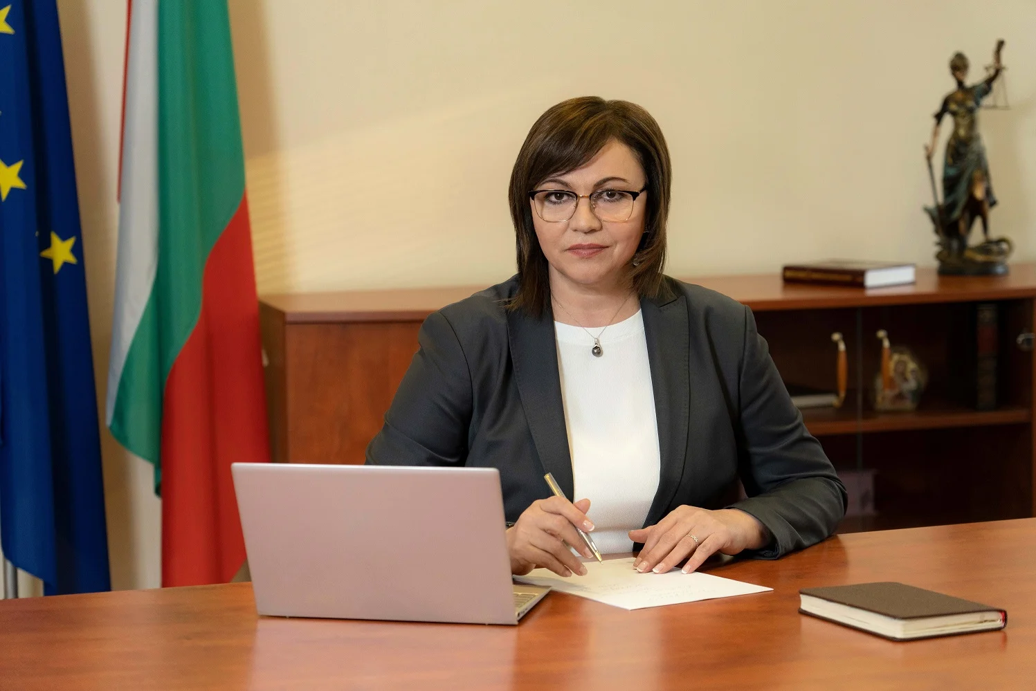 Корнелия Нинова