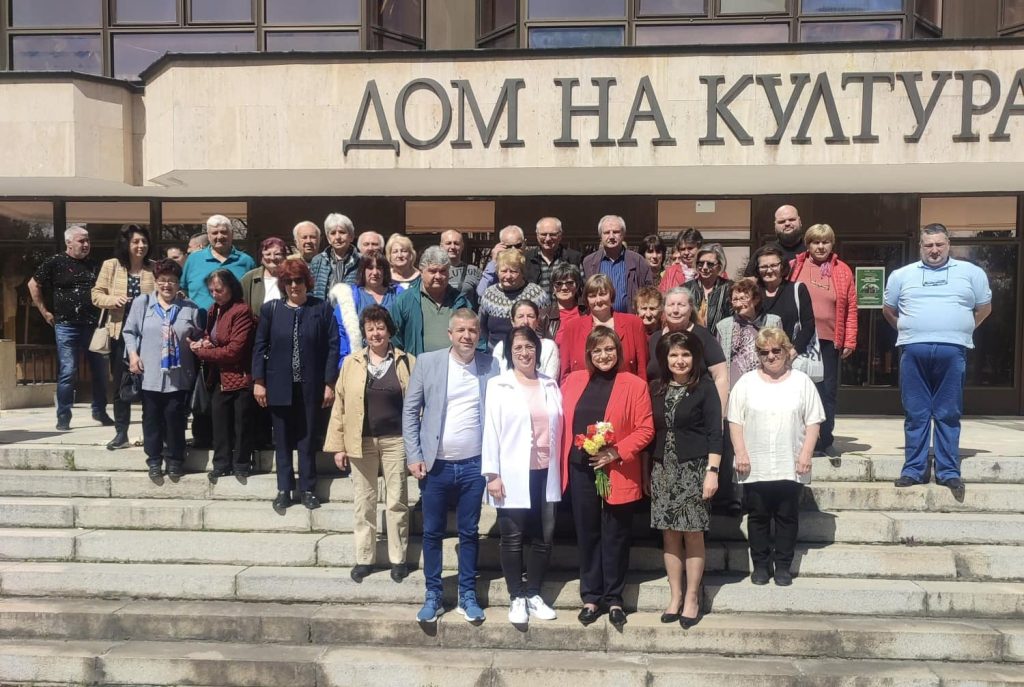 Нинова, Корнелия Нинова