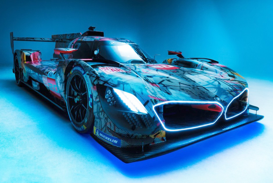 BMW Art Car с дизайн на Джули Мехрету е представен в център Помпиду в Париж