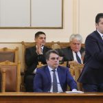 Парламент вот на недоверие към кабинета на Кирил Петков