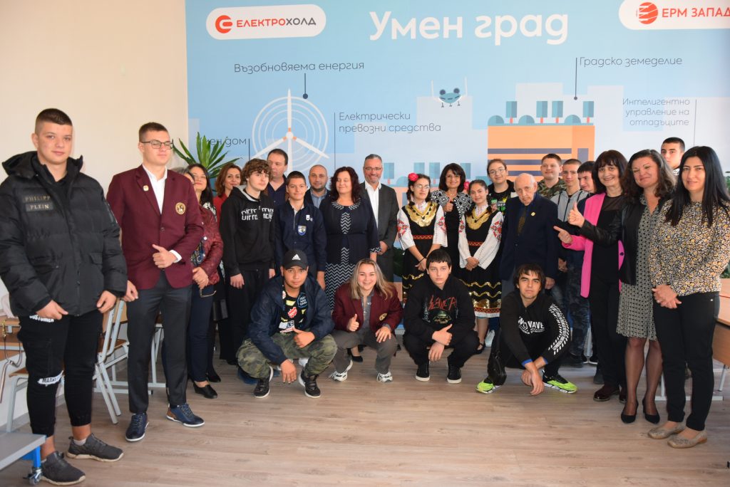 Електрохолд оборудва учебен кабинет по електротехника в гимназия "Акад. С.П. Корольов", Дупница 7 Електрохолд оборудва учебен кабинет по електротехника
