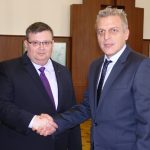 Създава се пряк канал за комуникация между Главния прокурор и здравния министър при случаи на нападение над лекари от „Спешна помощ“  На 27 януари 2015 г. главният прокурор на Република България Сотир Цацаров проведе среща със здравния министър д-р Петър Москов в Съдебната палата. Повод за разговорите бяха зачестилите случаи на нападения над медици от „Спешна помощ".