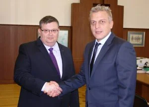 Създава се пряк канал за комуникация между Главния прокурор и здравния министър при случаи на нападение над лекари от „Спешна помощ“  На 27 януари 2015 г. главният прокурор на Република България Сотир Цацаров проведе среща със здравния министър д-р Петър Москов в Съдебната палата. Повод за разговорите бяха зачестилите случаи на нападения над медици от „Спешна помощ".