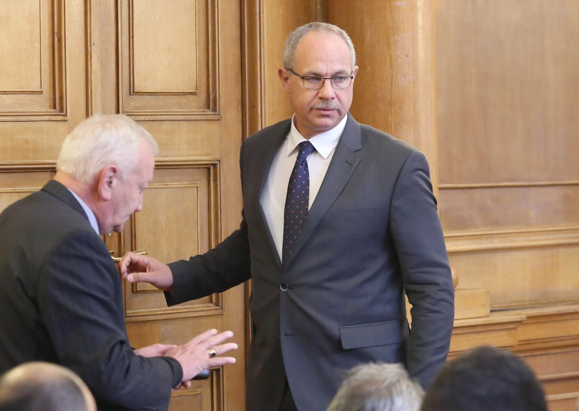 Парламент Антон Тодоров