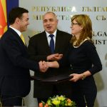 министър на външните работи Екатерина Захариева и министърът на външните работи на Република Македония Никола Димитров размениха ратификационните документи.....