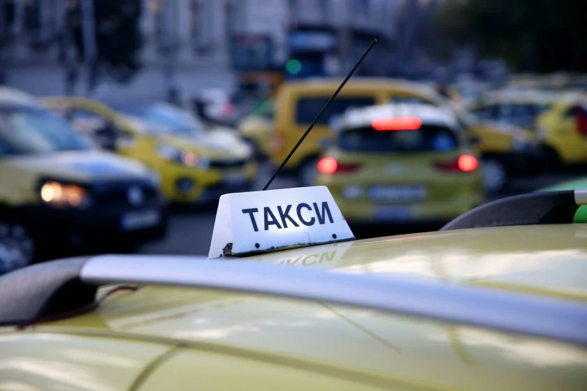 Таксиметровият превоз поскъпва с 5.3% от 1 януари 2027 г., реши Столичният общински съвет