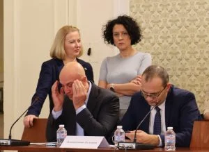 Парламент Демократична България ДБ кани парламентарните групи