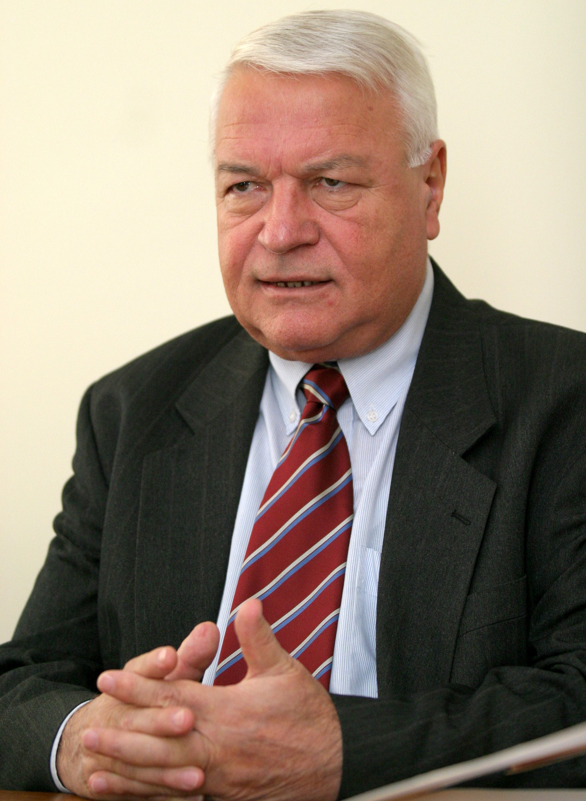 Димитър Ананиев - председател на помирителната комисия