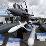 оръжейна търговия с оръжие