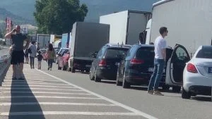 километрични опашки по границата с Гърция
