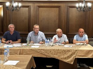 Почетният председател на ДПС д-р Ахмед Доган проведе заседание с Централното оперативно бюро на ДПС, на което беше изключен Делян Пеевски от партията и още няколко души от ръководството