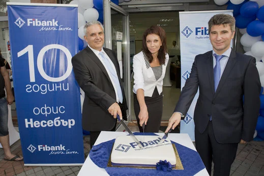Fibank (Първа инвестиционна банка) отбеляза със стилен коктейл 10 години от откриването на своя клон в Несебър. На събитието присъстваха дългогодишни клиенти