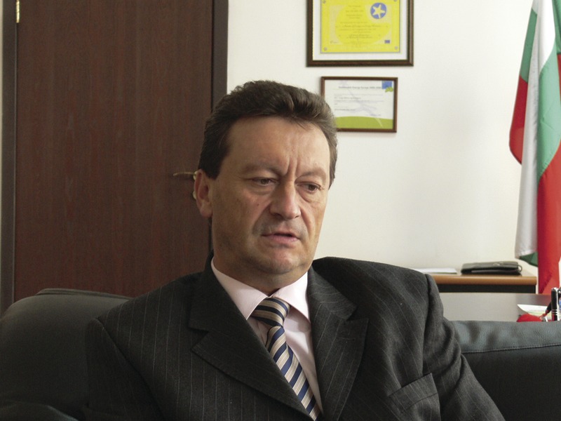 Шефът на т.нар. комисия за “калинките” Таско Ерменков се зае и с държавната собственост.