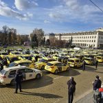 Таксиметровите шофьори от цялата страна излязоха на протест