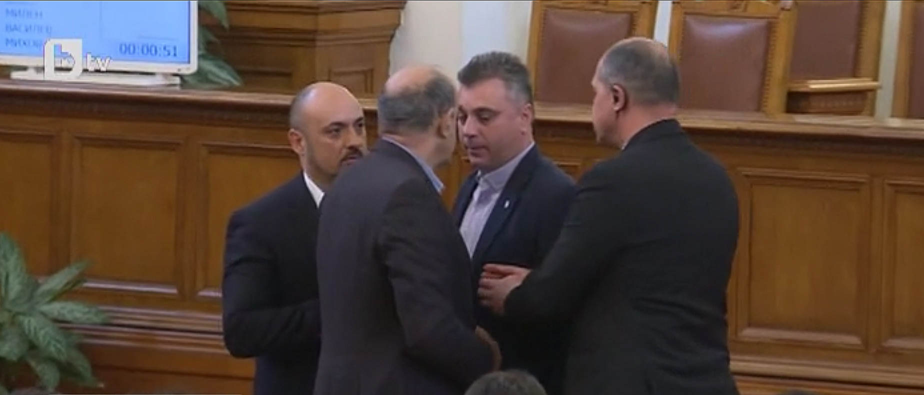 Парламент Павел Шопов