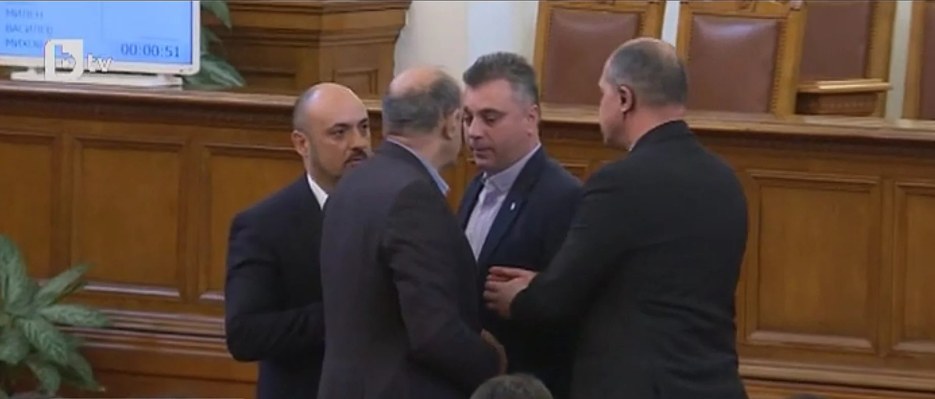 Парламент Павел Шопов