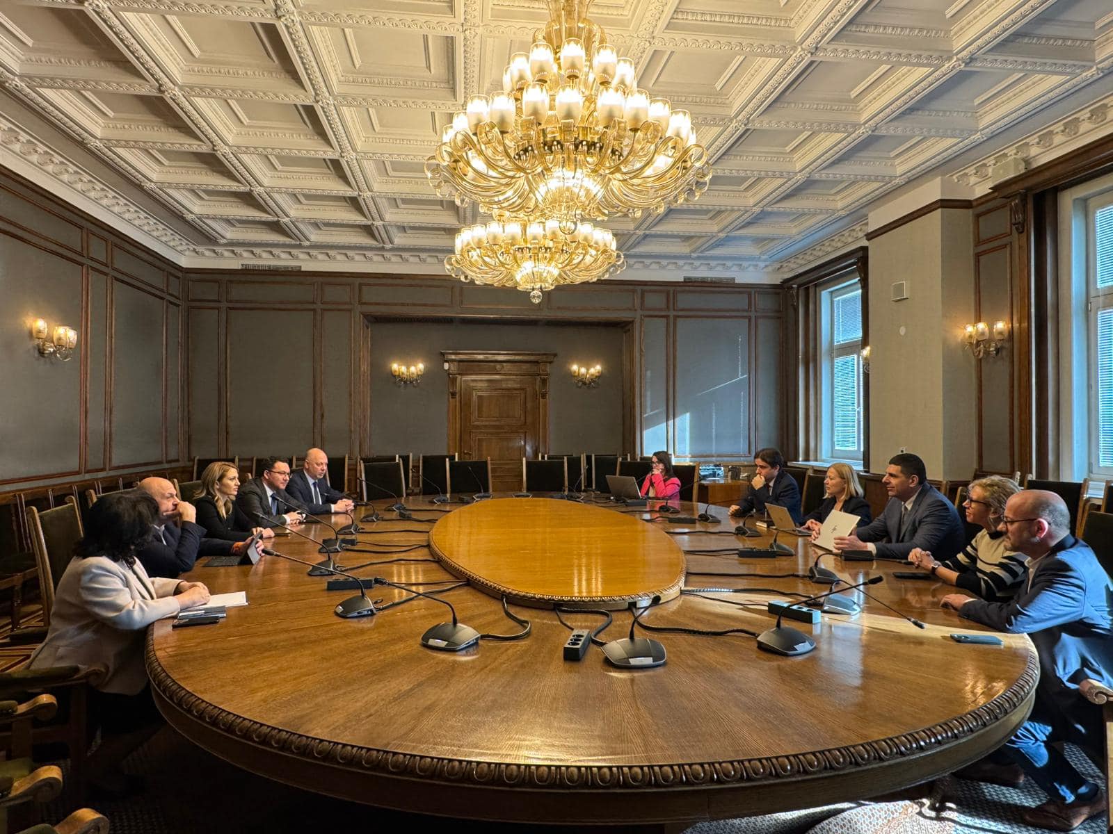 ГЕРБ и ДБ постигнаха съгласие да се работи по проект на споразумение за съвместно управление