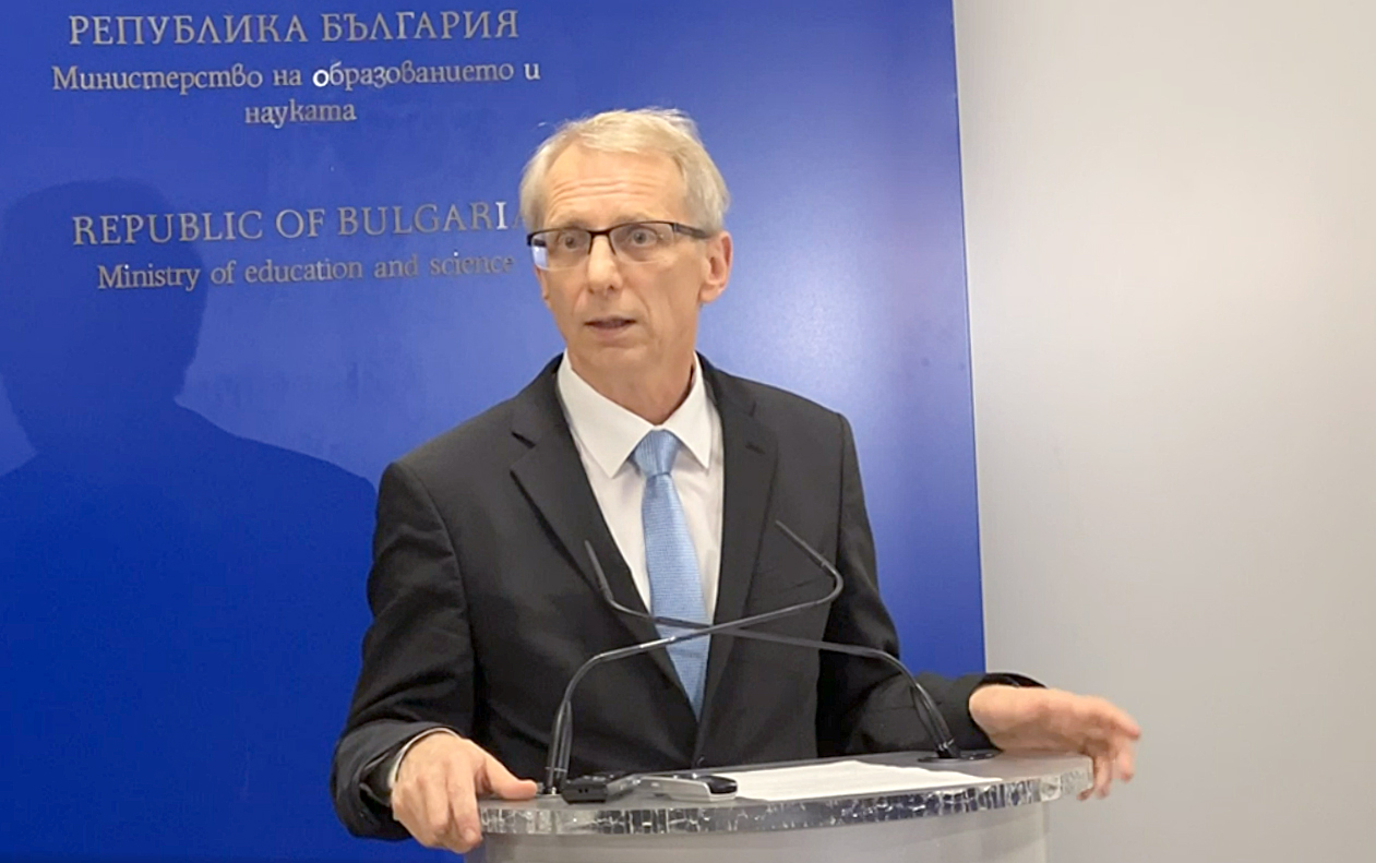 Николай Денков