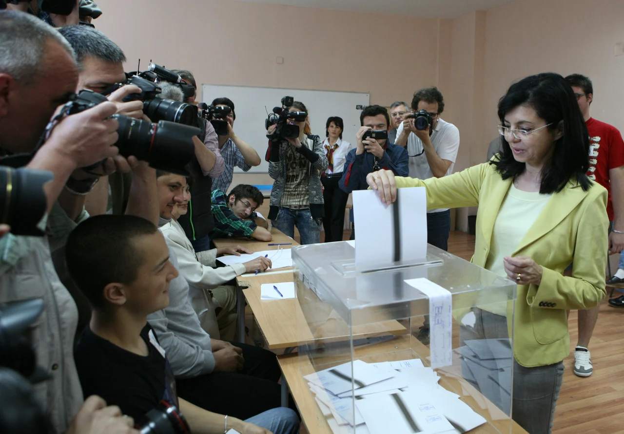 Предсрочни парламентарни избори 2013гласуванеМеглена Кунева