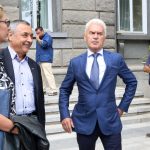 ЦИК - Обединените Патриоти внесоха документите си за регистрация в ЦИК за президентските избори. Валери Симеонов Волен Сидеров