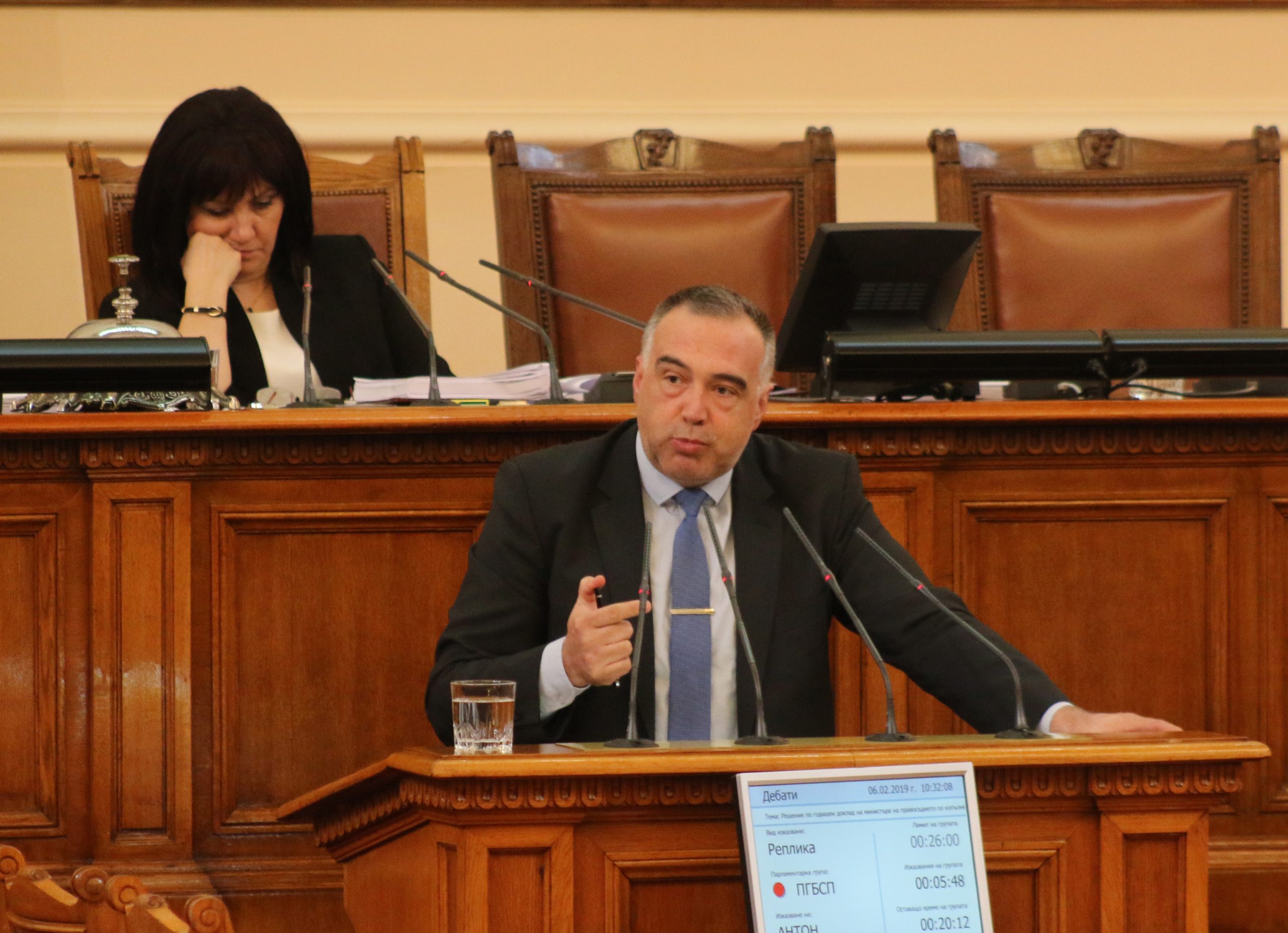 Парламент Антон Кутев