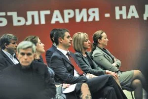 Червените депутати Кирил Добрев и Мая Манолова надминаха далеч членовете на КПУКИ откъм идеи за реорганизация