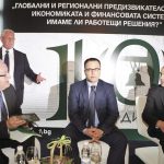 Експертът на МВФ Фернандо Монтес Негрет (вляво)
