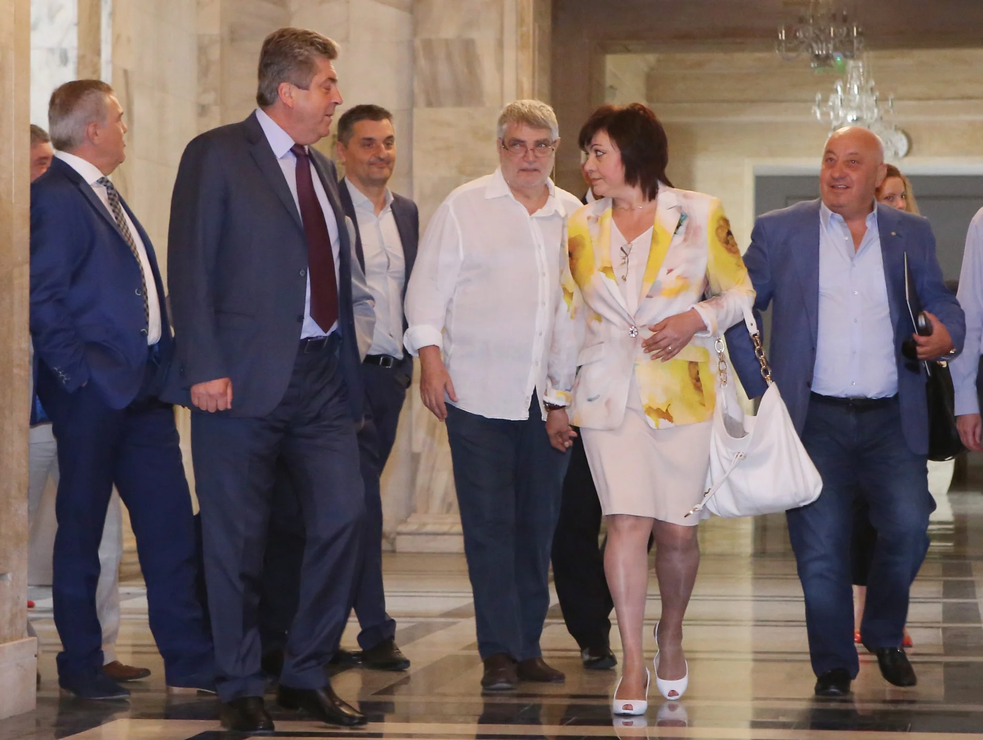 председателят на БСП Корнелия Нинова и преговарящият екип на партията ще се срещнат с ръководството на ПП АБВ - Георги Първанов